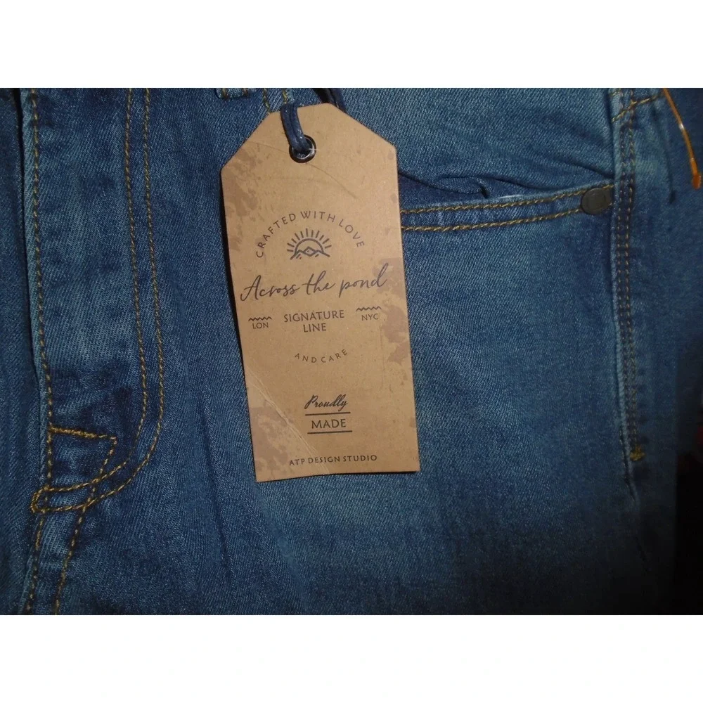 Across The Pond Men's 30x30 Stretch Jeans Signature  (act30x28)
